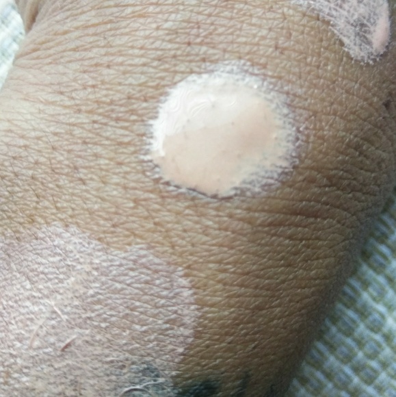 Sunday Riley 130C Color Correcting HD Foundation - Picture 7 of 8